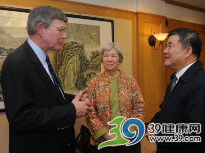 陈竺部长会见《癌症医学》第9版主编巴斯特博士