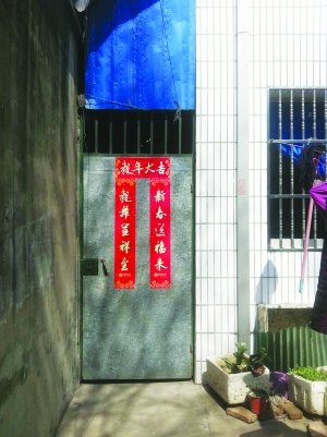 黑诊所手术室由厕所改造 人流广告贴进大学校园