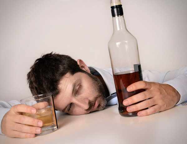 健康新知第18期：摇滚乐或引发青少年酗酒和危险性行为