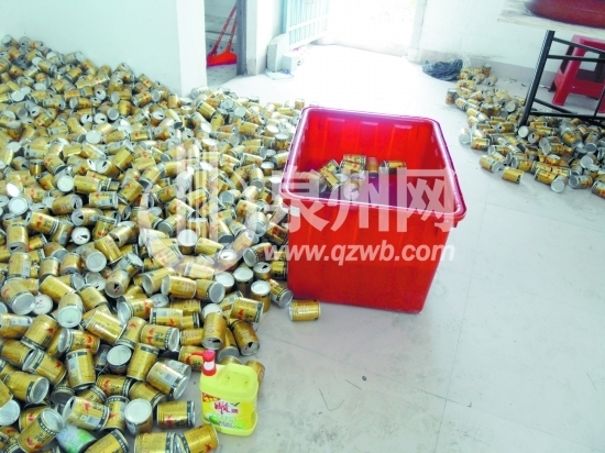 回收来的易拉罐有4000多个