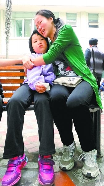 玲琳和婶婶在一起。