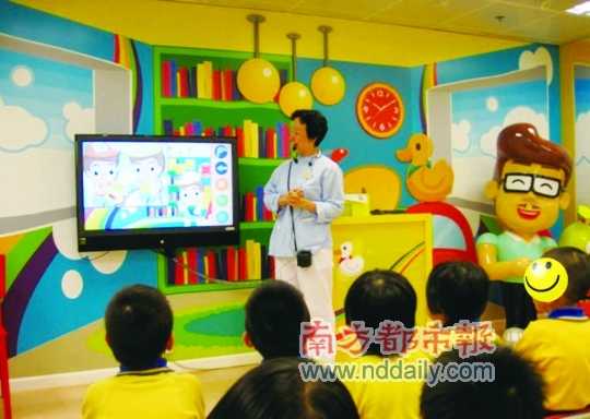 模拟牙科诊所被装饰成童话世界,各种设备应有尽有。