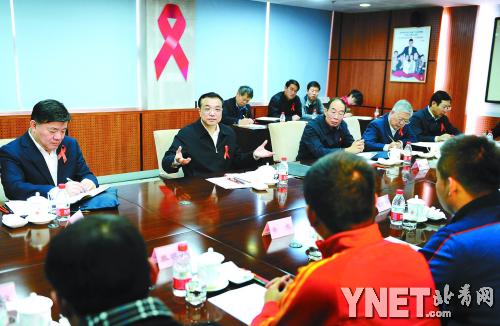 李克强与防治艾滋病民间组织代表座谈