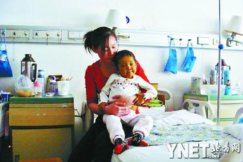 为保住3岁孩子性命 父亲欲割肝救女