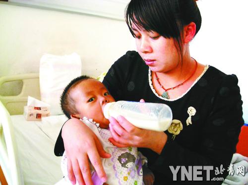 年轻妈妈割肝救女