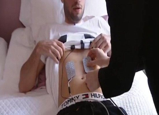 荷兰男子体验分娩镇痛