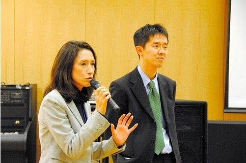 日本驻华使馆医务官平野加容子和环境专员冈崎雄太