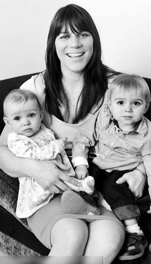 兄妹俩和他们的母亲