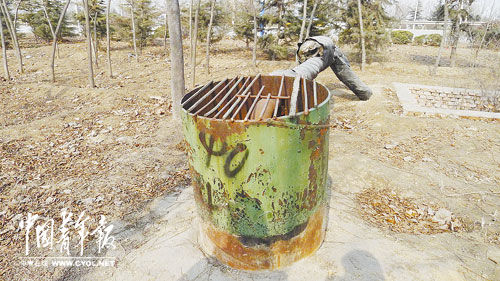 茌平县城西侧，309国道路南，当地村民指认的企业排污井（摄于2月19日）。