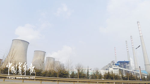 2月19日，紧挨着茌平县城的信华集团工厂正在生产。