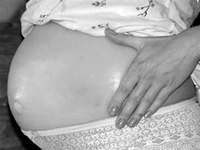 网上有不少卖家销售“硅胶肚皮”，卖家称可用于保护孕妇，也可当作拍摄道具。网络截图