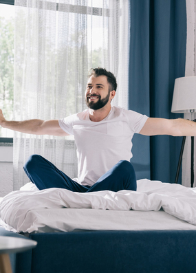 书包上有不少被硫酸烧出的洞