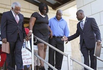 少年的家人和律师日前出面发表声明，表达愤怒