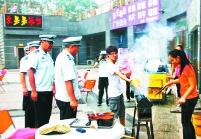 烧烤摊周边空气中的PM2.5浓度远超过其他地区