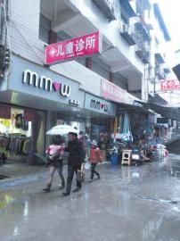 事发后，二楼的儿童诊所已关门歇业。