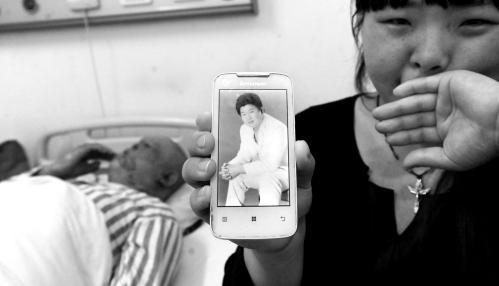 29岁男子为不被儿女喊“妖怪” 冒死尝试换脸(图)