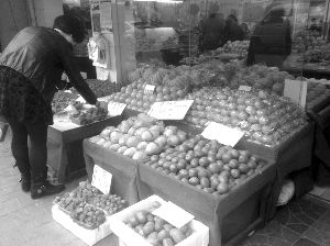 南京市场上，不少水果都被冠以“洋水果”的头衔