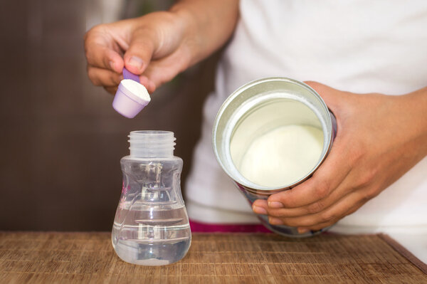 厂商爆料：海淘廉价奶粉多为国外过期奶粉