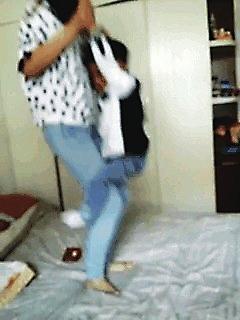 “翻跟斗亲亲”模仿火爆 用生命秀恩爱有危险